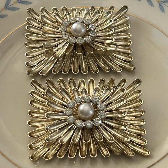 Vintage Shoe Clips in Gold Burst w Rhinestones & Center Pearl - Picture 3 of 9